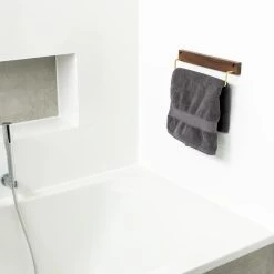 QUVIO Wand Handdoekenhouder - Donker Hout + Goud - 28 CM -Badkamermeubels Winkel 10372052