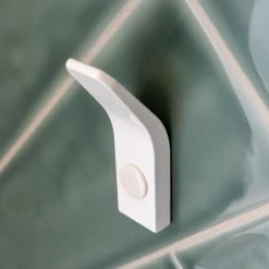 QUVIO Haakje Metaal Wand - Wit - Set Van 4 11 QUVIO Haakje Metaal Wand - Wit - Set Van 4 -Badkamermeubels Winkel 11048284