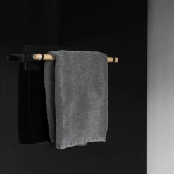 QUVIO Handdoekhouder Staal Met Hout - Zwart -Badkamermeubels Winkel 11174768