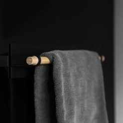 QUVIO Handdoekhouder Staal Met Hout - Zwart -Badkamermeubels Winkel 11174769