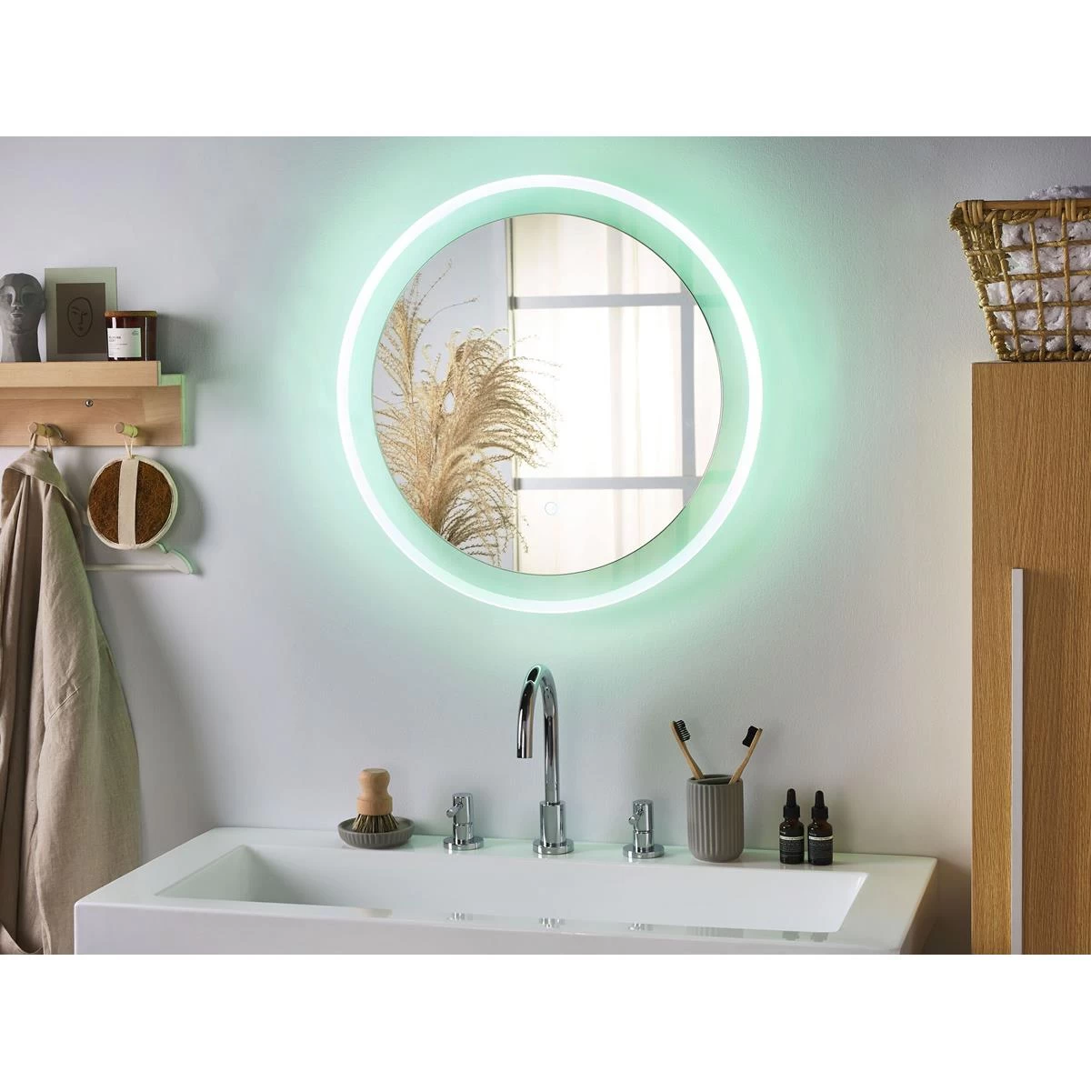 Beliani - BRINAY - LED-spiegel - Zilver - Glas 4 Beliani - BRINAY - LED-spiegel - Zilver - Glas - Image 2