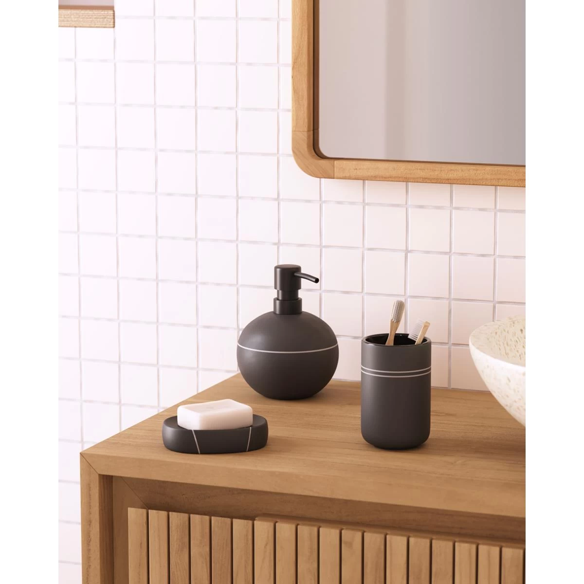 Kave Home - Zeepbakje Cerisa Van Zwarte Keramiek Met Wit Detail 6 Kave Home - Zeepbakje Cerisa Van Zwarte Keramiek Met Wit Detail - Image 4